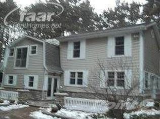 9745 Oak Grove Rd, Howell, MI 48855