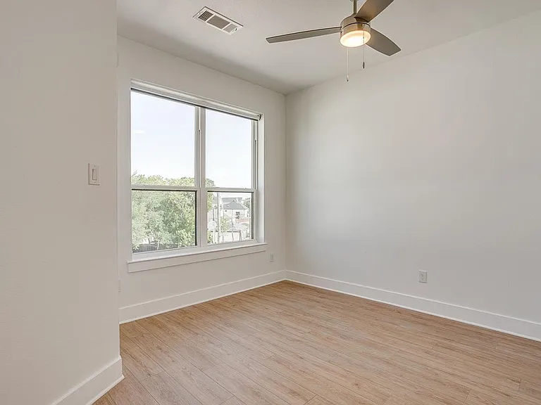 2333 Benbrook Blvd — Photo 32