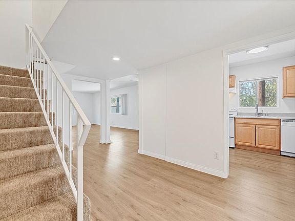 3rd image of 5709 Hazeltine Ave APT 2