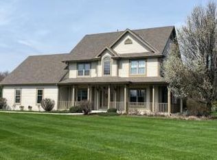 N75W28586 Coldstream Dr, Hartland, WI 53029