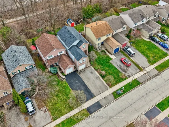 1120 Montgomery Dr, Oakville, ON L6M 1G1