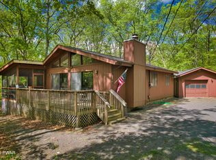 801 Granite Ct S, Lords Valley, PA 18428