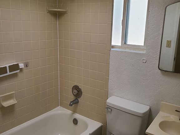 3rd image of 245 Hermosa Dr NE #4