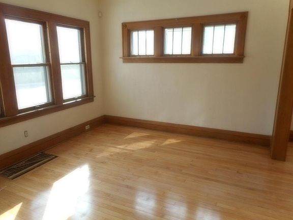4th image of 3431 Fremont Ave N