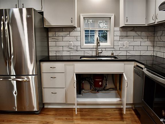 4th image of 1660 S 333rd Street #6