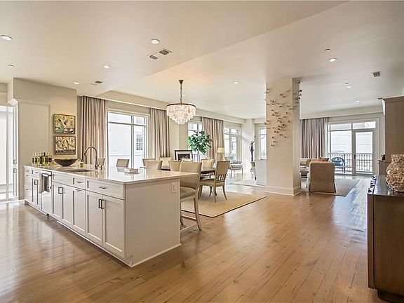 3rd image of 425 Notre Dame St APT 401