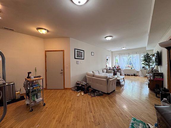 5th image of 1712 W Greenleaf Ave #2