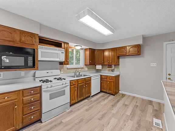 3rd image of 11959 Glenpark Dr