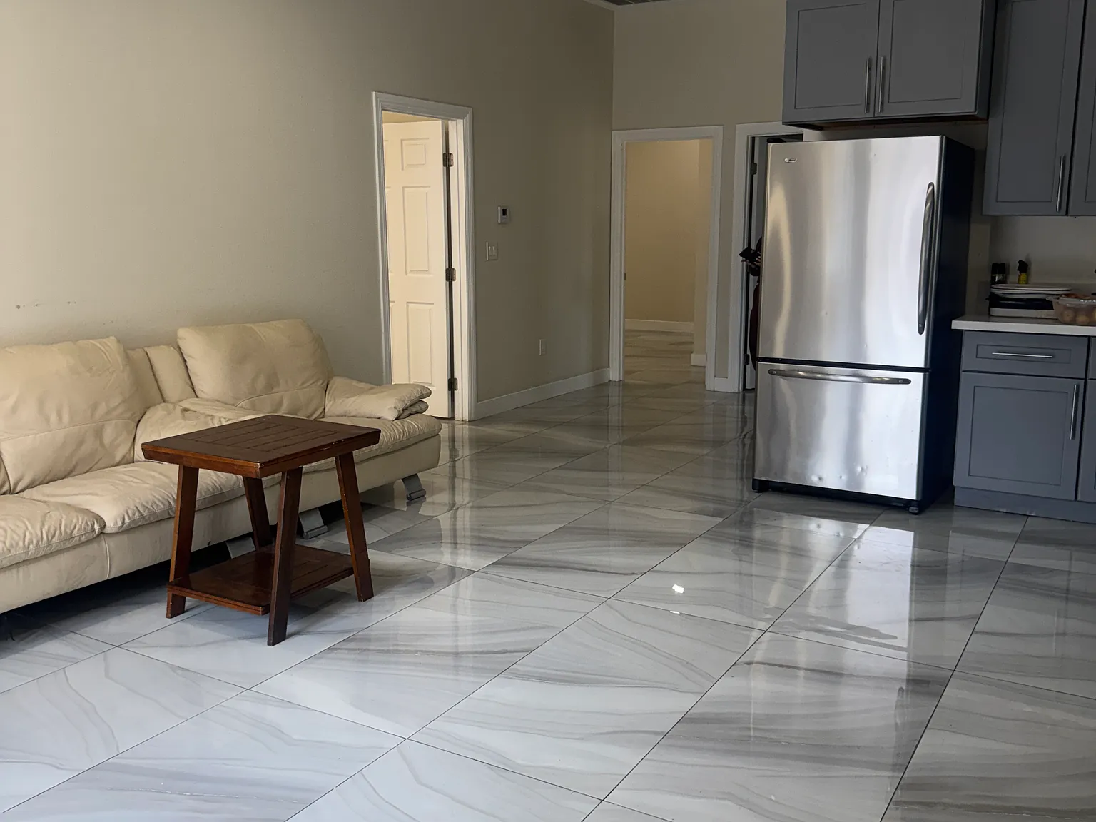 3 bed, $1,800 — Photo 2