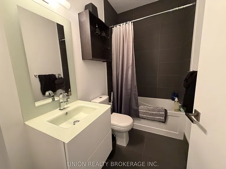111 Saint Clair Ave W #1527 — Photo 12