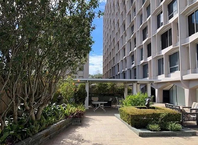 2 bed, 2.0 bath, 1425 sqft, $3,300 — Photo 3