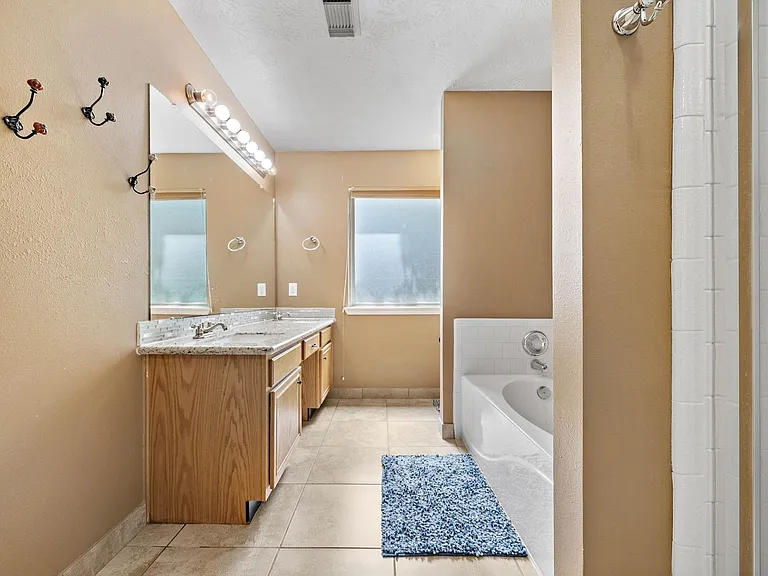 18223 Lundar Ln — Photo 8