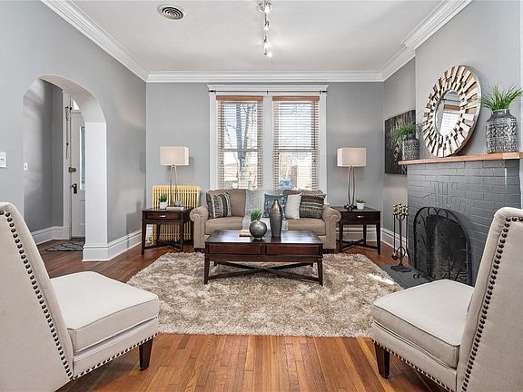 3rd image of 6926 Dartmouth Ave