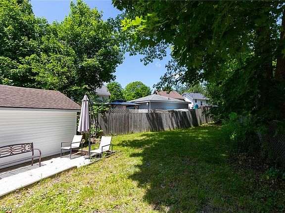 2nd image of 807 Stoner St