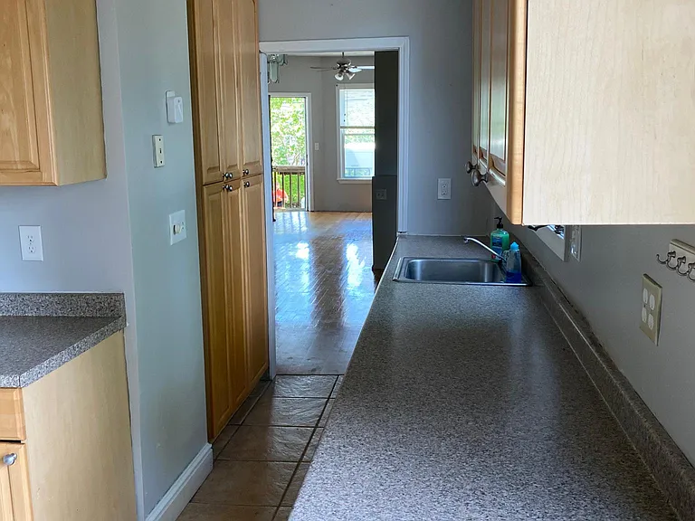 45 Oneida St #1 — Photo 17