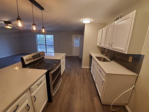 3rd image of 4960 Woodruff Dr