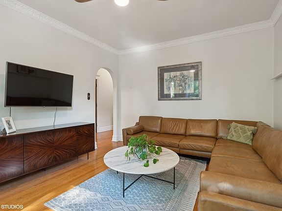 4th image of 6221 N Magnolia Ave #2S