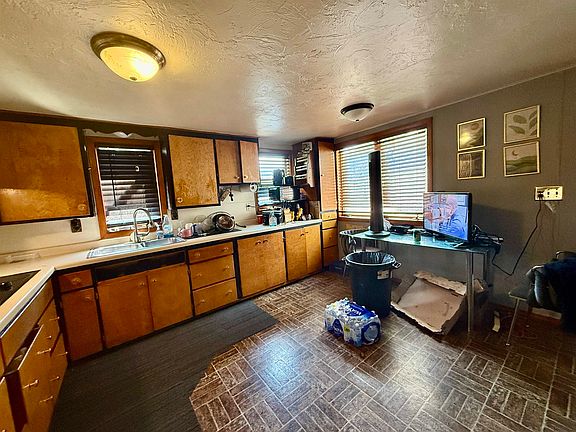 5th image of 1031 N Clay St