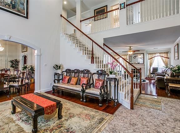 2nd image of 1520 Dimmit Dr