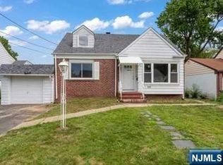 142 W Oldis St, Rochelle Park, NJ 07662