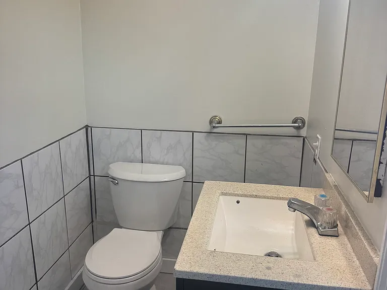 2355 Humphrey Ave — Photo 8