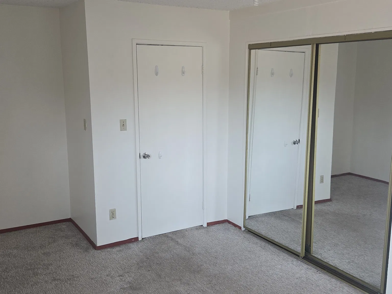 7 bed, 3000 sqft, $900 — Photo 2