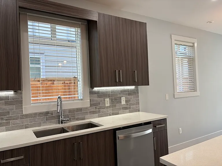 1025 Stockwell Ave #3 — Photo 20