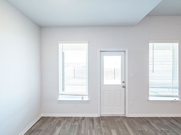 4th image of 1008 Blue Oak Blvd