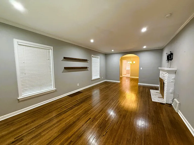 514 S Crestway St — Photo 4
