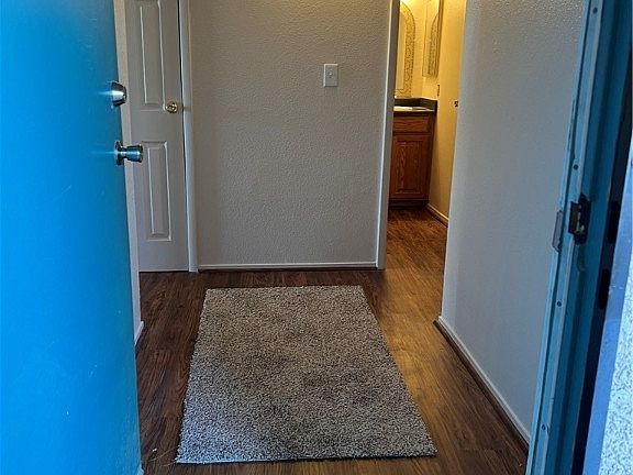 3rd image of 4420 Woodpine Dr Unit 101