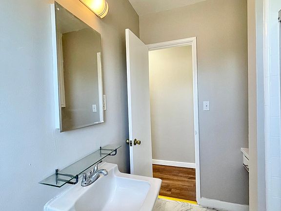 5th image of 1316 W 110th St APT 3