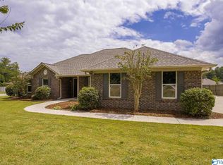 596 Robins Rd, Harvest, AL 35749