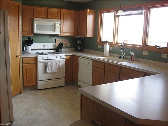 2nd image of 219 Pine Needle Dr