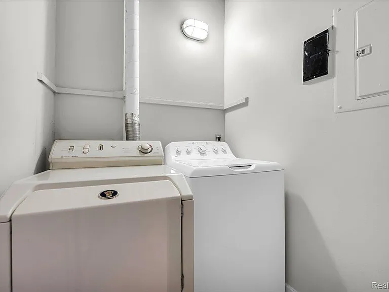 6533 E Jefferson Ave #431 — Photo 21