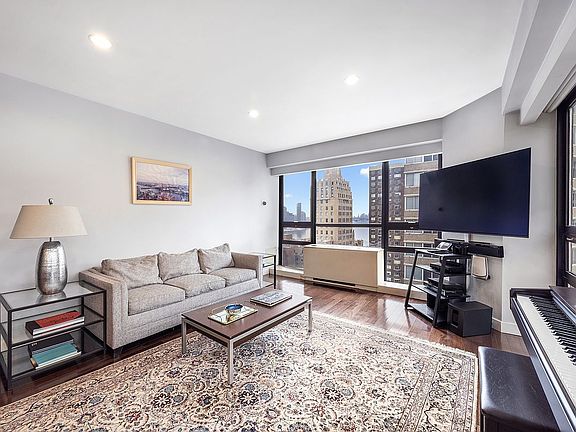 3rd image of 415 E 54th St #25C