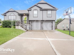 4323 NE 85th St, Kansas City, MO 64156