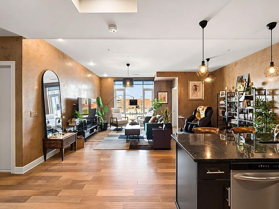 4th image of 1145 N High St #304