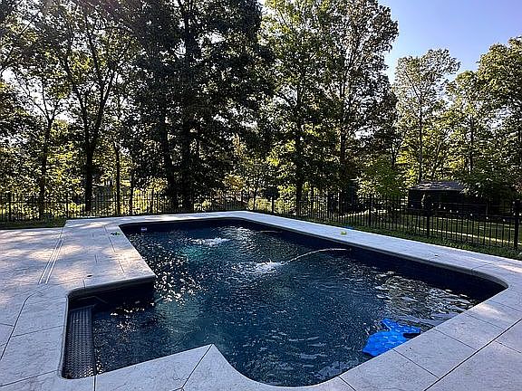 4th image of 10977 W Commerce St