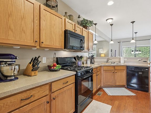 4th image of 148 Normandy Dr