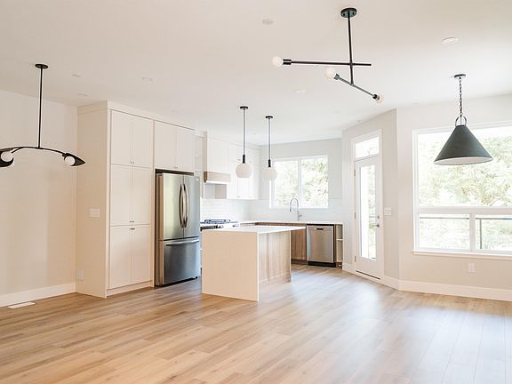 4th image of 21425 121st Ave #A