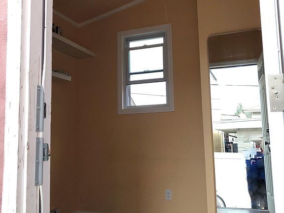 5th image of 3751 Maple Ave #1R