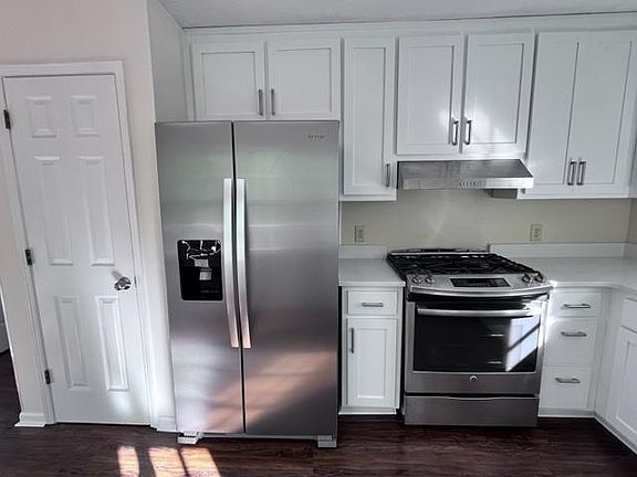 3rd image of 2241 Sims Dr NE