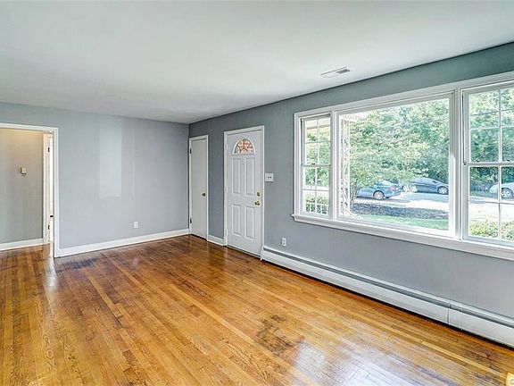 4th image of 2916 Irisdale Ave