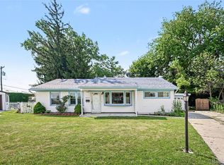 29655 Winter Ct, Garden City, MI 48135