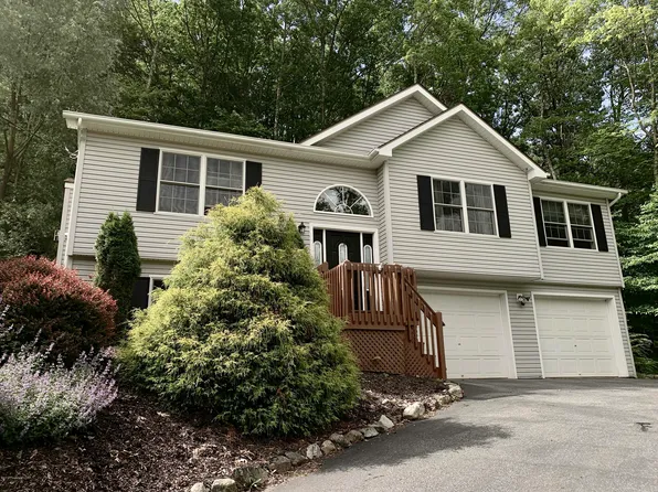 273 Snow Valley Dr, Drums, PA 18222