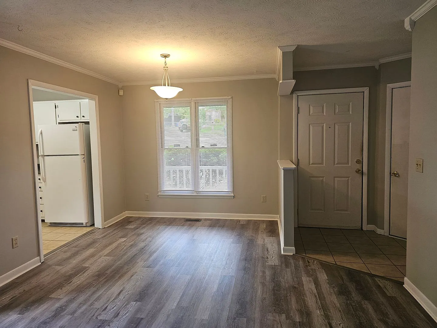 Spectacular 3 Bedroom Home!! — Photo 3