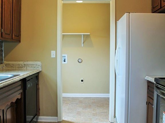 3rd image of 2220 Glory Dr