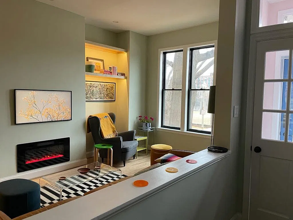 3 bed, 2.5 bath, 1356 sqft, $3,900 — Photo 2