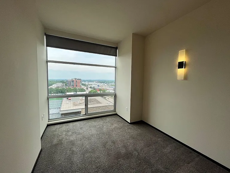 Galaxie High Rise Apartments — Photo 143