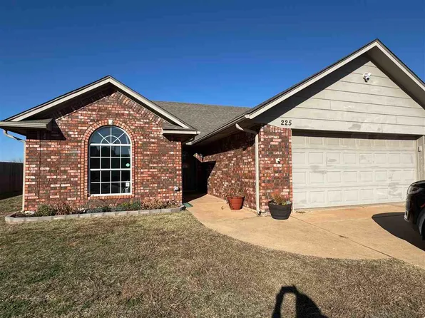 225 Cherokee St, Geronimo, OK 73543